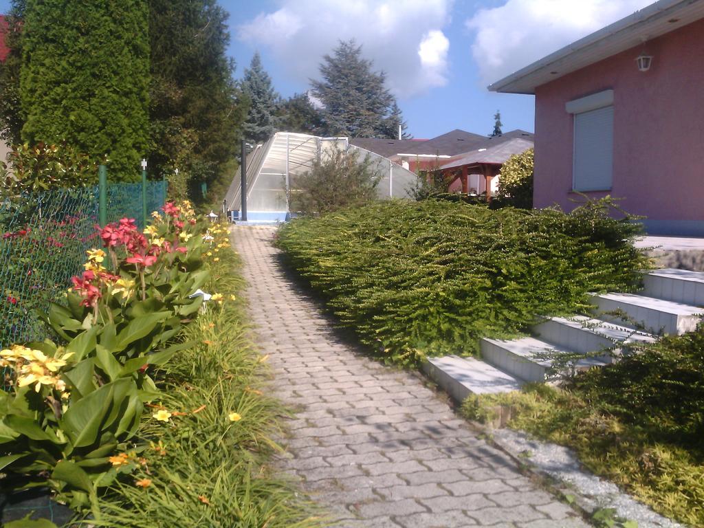 Fészek Apartmanház Vonyarcvashegy Exterior foto