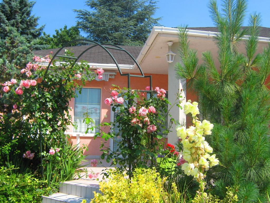 Fészek Apartmanház Vonyarcvashegy Exterior foto