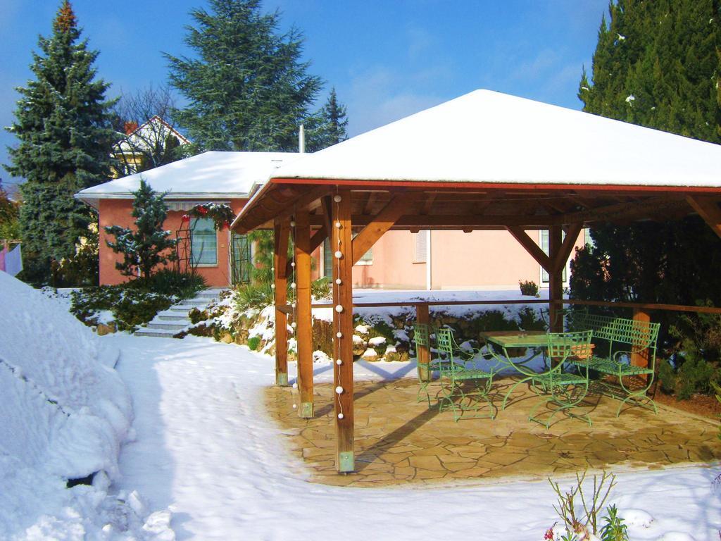 Fészek Apartmanház Vonyarcvashegy Exterior foto