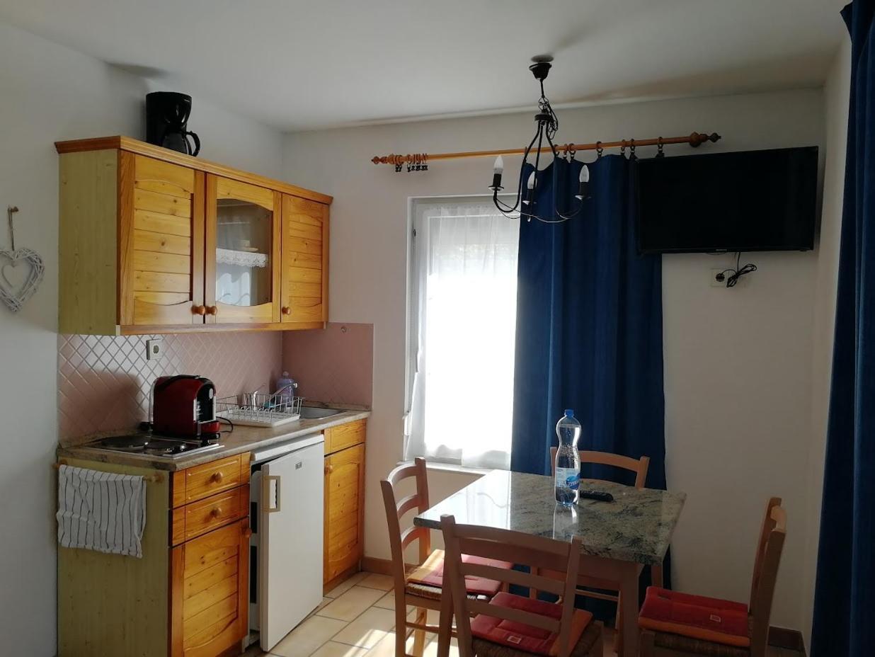 Fészek Apartmanház Vonyarcvashegy Exterior foto